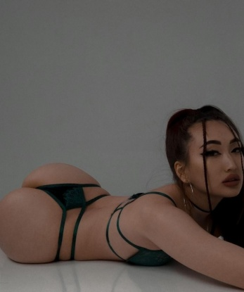 💋 Я знаю, как доставить тебе удовольствие и осуществить все твои желания. Обаятельная и сексуальная, я создам атмосферу релаксации и страсти. Мои услуги включают эротический массаж, игры в ролевые сценарии и многое другое. 🌟 Посмотри мои фото, чтобы ощутить всю мою красоту и соблазнительность. Все мои клиенты остаются довольными и возвращаются ко мне снова и снова. Так что не упусти возможность погрузиться в мир наслаждения вместе со мной. Жду тебя в Москве, чтобы подарить тебе незабываемые встречи. 🌇 Наталия